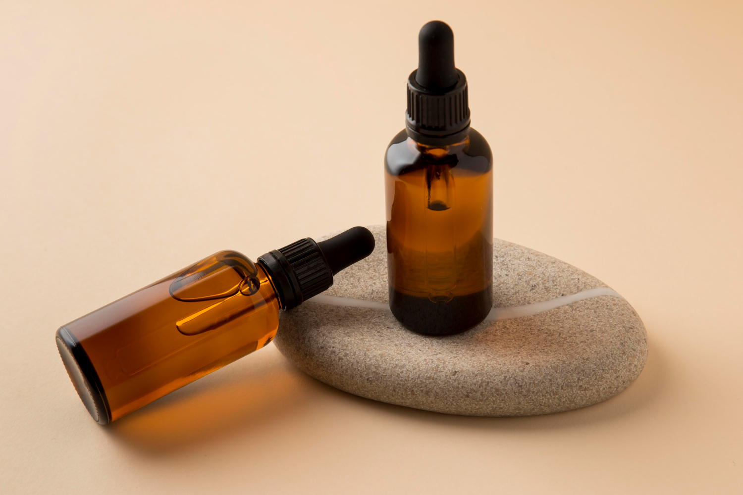 Which bottles are best for essential oils, serums, and essences?